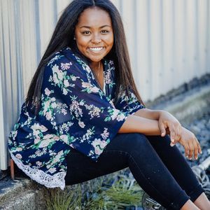 Meet your Posher, Maya